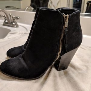 Velvet ankle boots w/ zipper